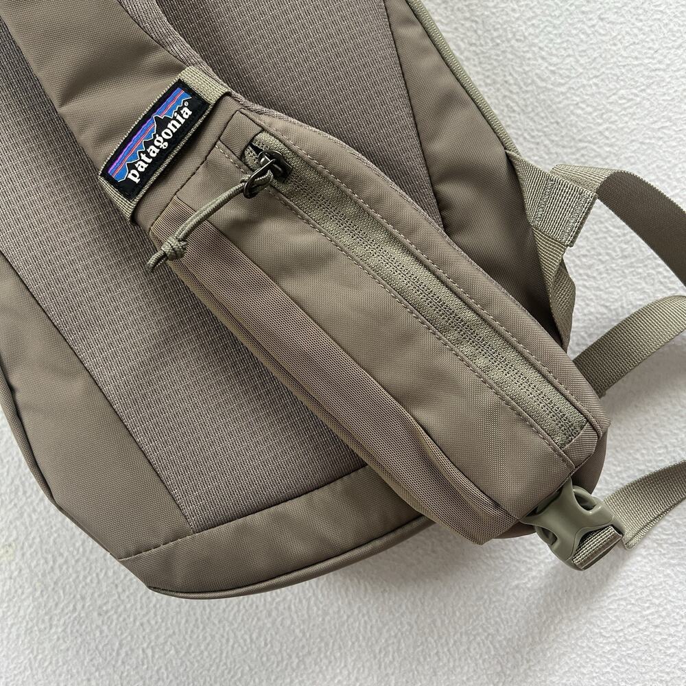 NWT Patagonia Splashing Seas Wing Grey SPWI Print Atom Sling 8L Bag 48262 - Picture 7 of 11